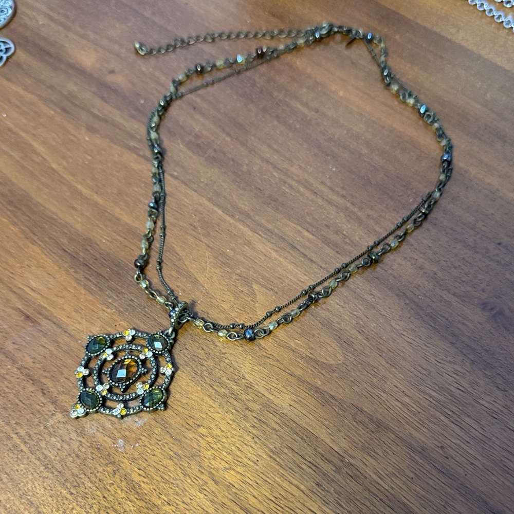 Elegant Gold and Black Pendant Necklace